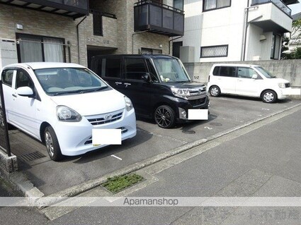 フォブール樽味[1R/27.72m2]の駐車場1