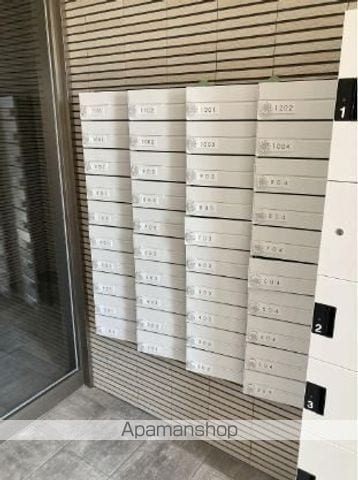 クロノス48練兵町の玄関写真