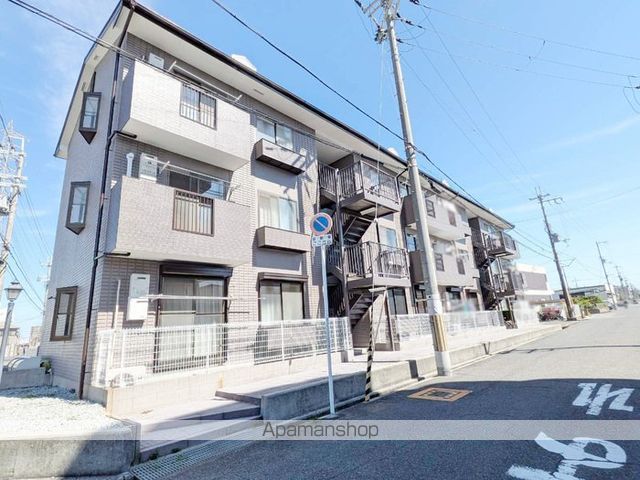 ロイヤルウイング B棟の外観写真