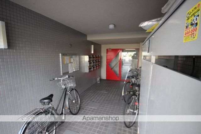 カーサ駅前の玄関写真