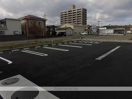 ＧＲＡＮＤ　ＨＩＬＬＳ[1LDK/52.98m2]の駐車場2