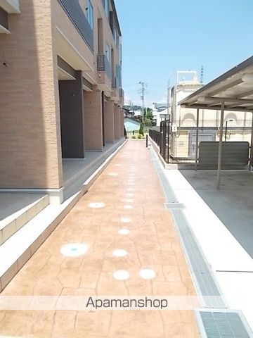 ACROSS・BENーHの玄関写真