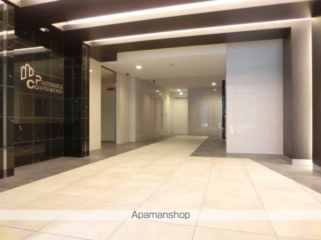 プレサンス堺筋本町駅前の玄関写真