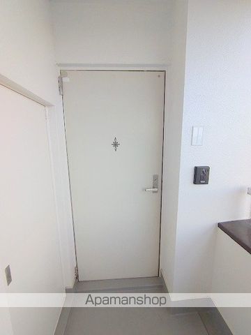 かどやビルの玄関写真