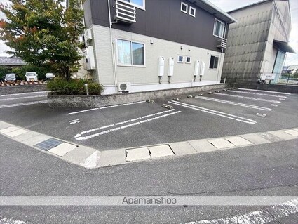 ファミールワカサ[1LDK/42.11m2]の駐車場1