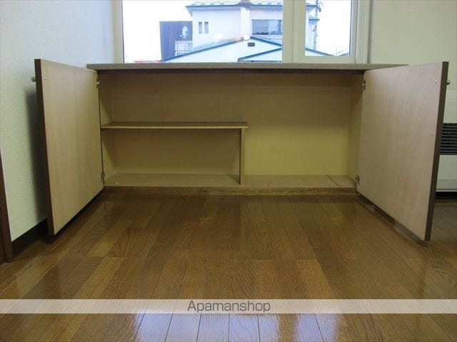 帯広市 2階建 築31年の内装写真