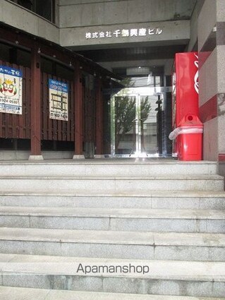 千鶴興産ビル[1K/28m2]のエントランス1