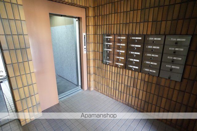 インペリアル東生駒の玄関写真