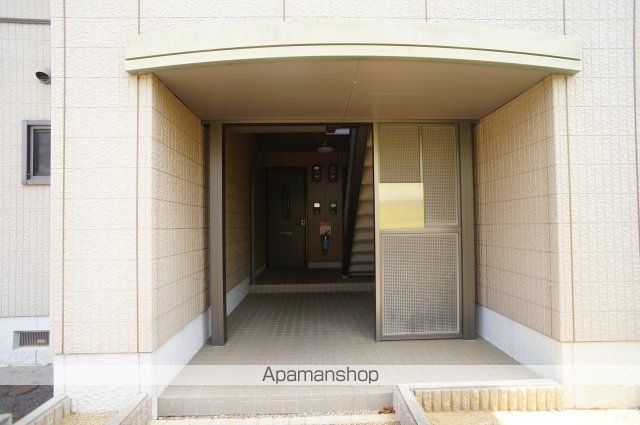 ライン大和C棟の玄関写真