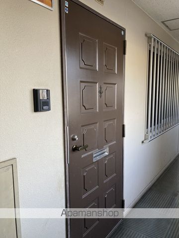 アークヒルズ上近江の玄関写真