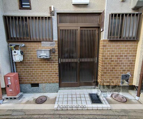 阪急電鉄嵐山線 松尾大社駅 徒歩10分 2階建 築67年の玄関写真