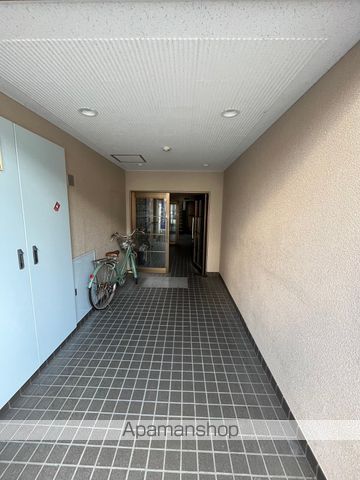 プレアール塔原東の玄関写真
