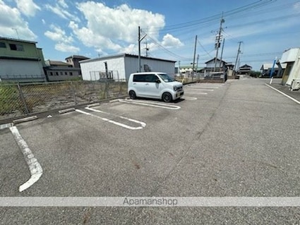 ル・ヴァン・ド・ヴェール[1LDK/53.6m2]の駐車場1