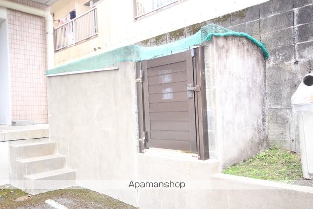 第8年見マンションの玄関写真