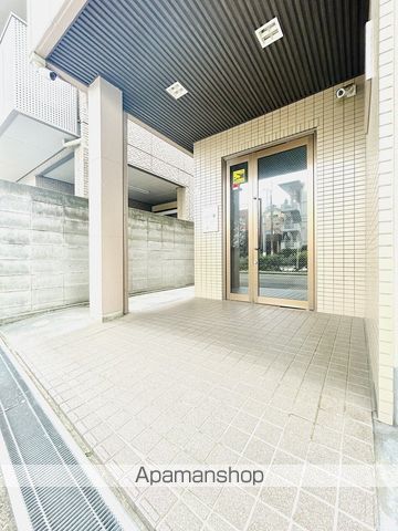 コンフォート中宮の玄関写真