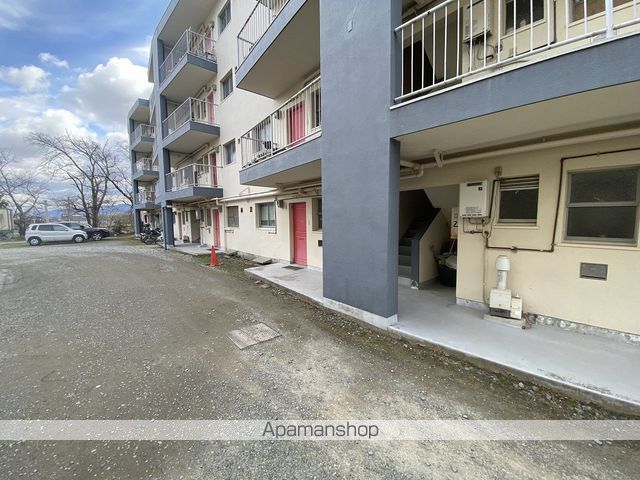 プレゼンス紀伊の玄関写真