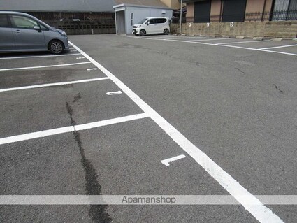 水道路コア[店舗/58.76m2]の駐車場2