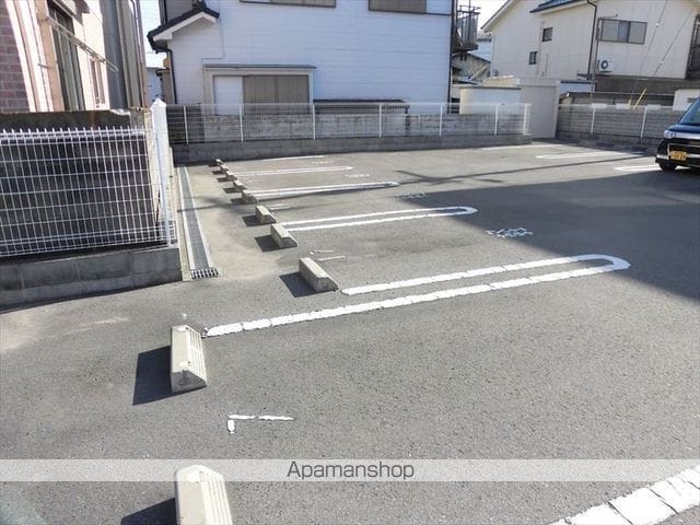 レジデンスブライト[1R/27.25m2]の駐車場2
