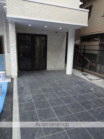 U−RO鶴橋駅前の玄関写真