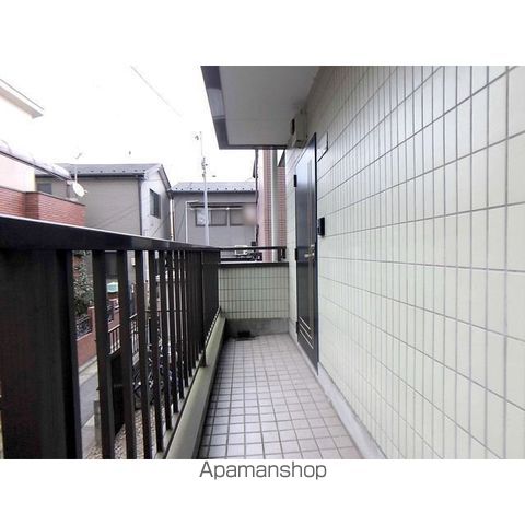 小茂根ビルの玄関写真