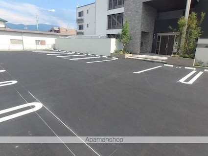 マノワール[1LDK/51.3m2]の駐車場4