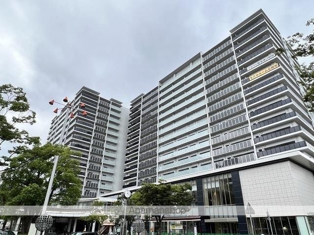 プラウド阪急塚口駅前の外観写真
