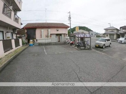 エメローズ中津原[1K/22.5m2]の駐車場2