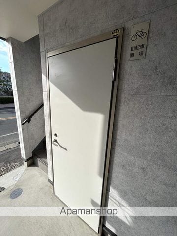 イーリスコート片瀬江ノ島の玄関写真