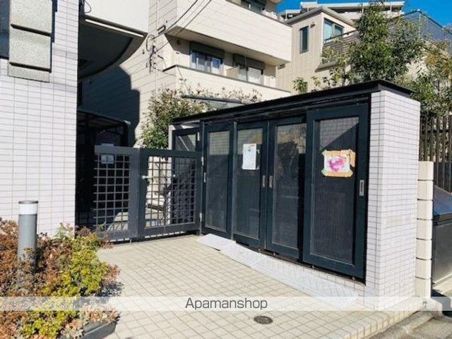 スカイフィールド国立の玄関写真