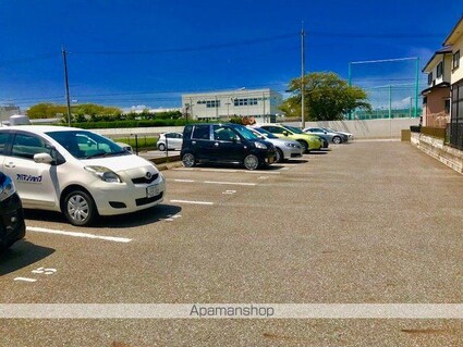 滋賀県彦根市東沼波町[1LDK/48.73m2]の駐車場1