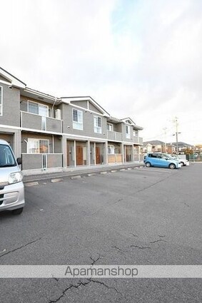 コンブリオ[2LDK/65.64m2]の駐車場