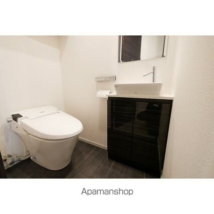 コンフォリア新宿イーストサイドタワー[1R/44.8m2]のトイレ