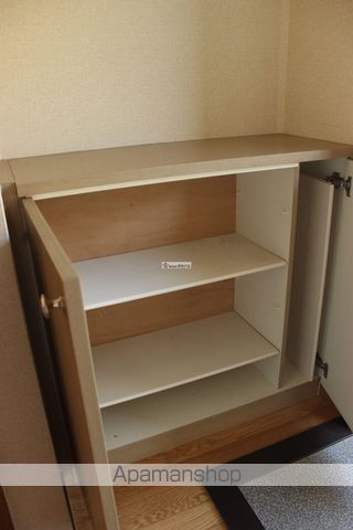 エステート三成Bの玄関写真
