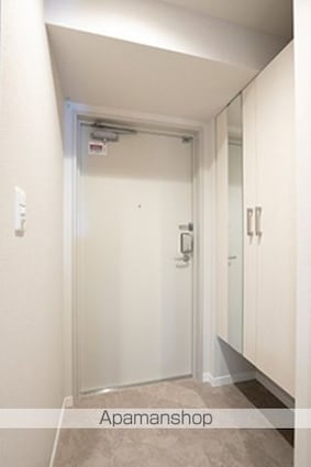 グロリアコート市川[1K/31.68m2]の玄関