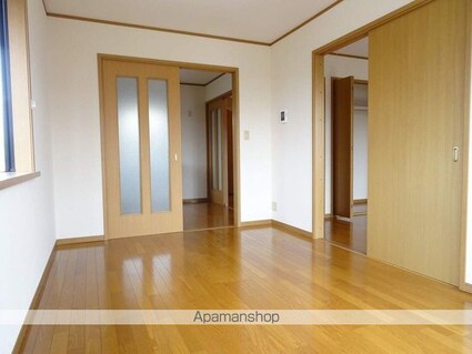 パストラル岡田Ｂ[3K/58.6m2]のリビング・居間