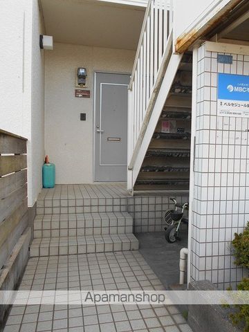 ベルセジュール紫原A棟の玄関写真