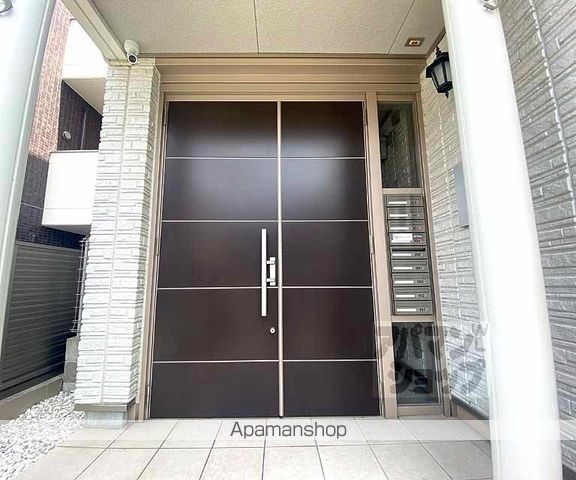西中合町チェルシー・ハウスの玄関写真
