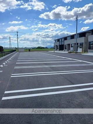 リーヴⅡ[1LDK/50.01m2]の駐車場