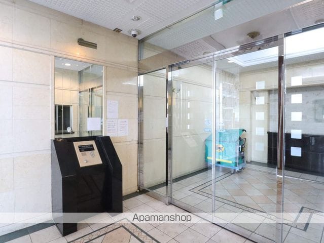 プレサンス名古屋城前の玄関写真