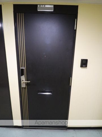 NOVA東口ビルの玄関写真