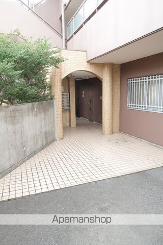 ファミール イレブンの玄関写真