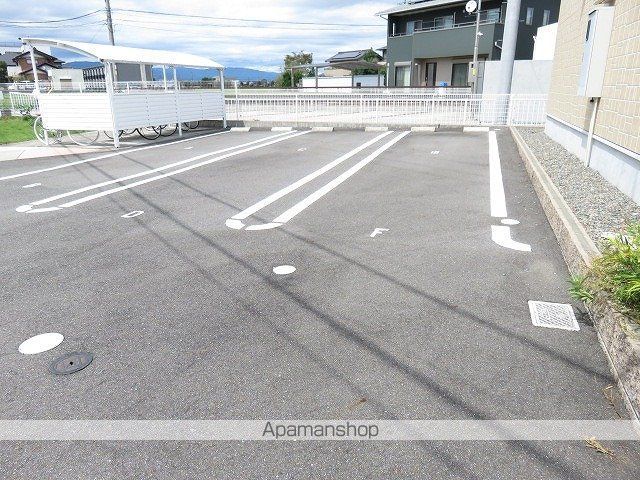 【岐阜市北鶉のアパートの写真】