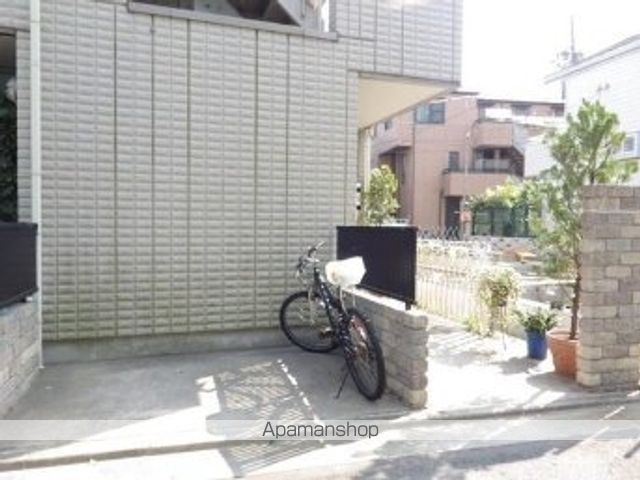 シャトー新桜台の玄関写真