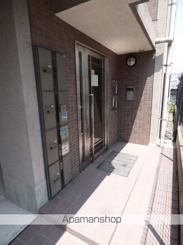 ドミール関大前の玄関写真