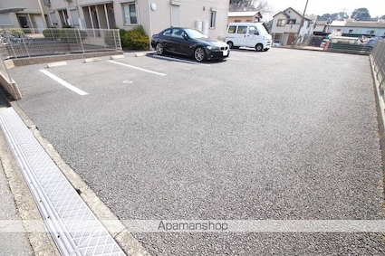 ハイブリッジ　Ⅱ[2LDK/63.2m2]の駐車場1