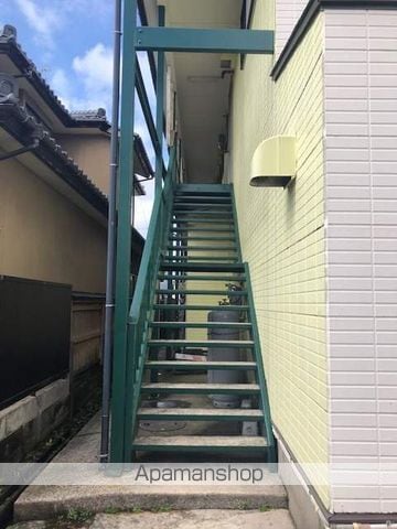 ヤハタビルの玄関写真