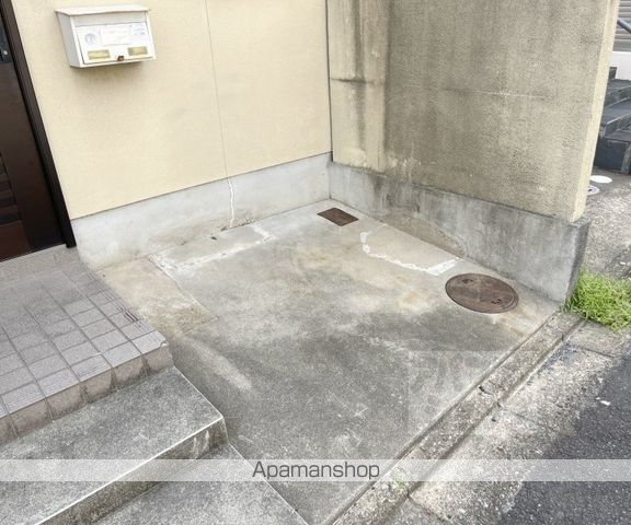 叡山電鉄 元田中駅 徒歩23分 2階建 築43年の玄関写真