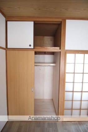 神村町　石岡貸家[4K/82.5m2]の収納