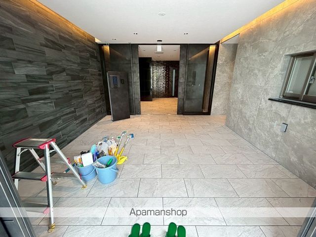 エスリード ザ・レーヴ大阪の玄関写真