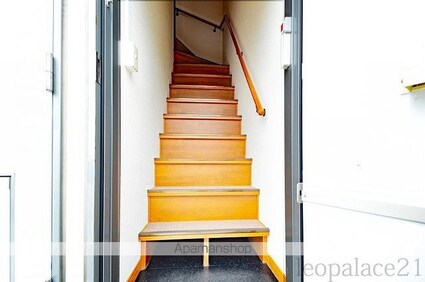 レオパレスクエスタ[1K/26.08m2]の玄関